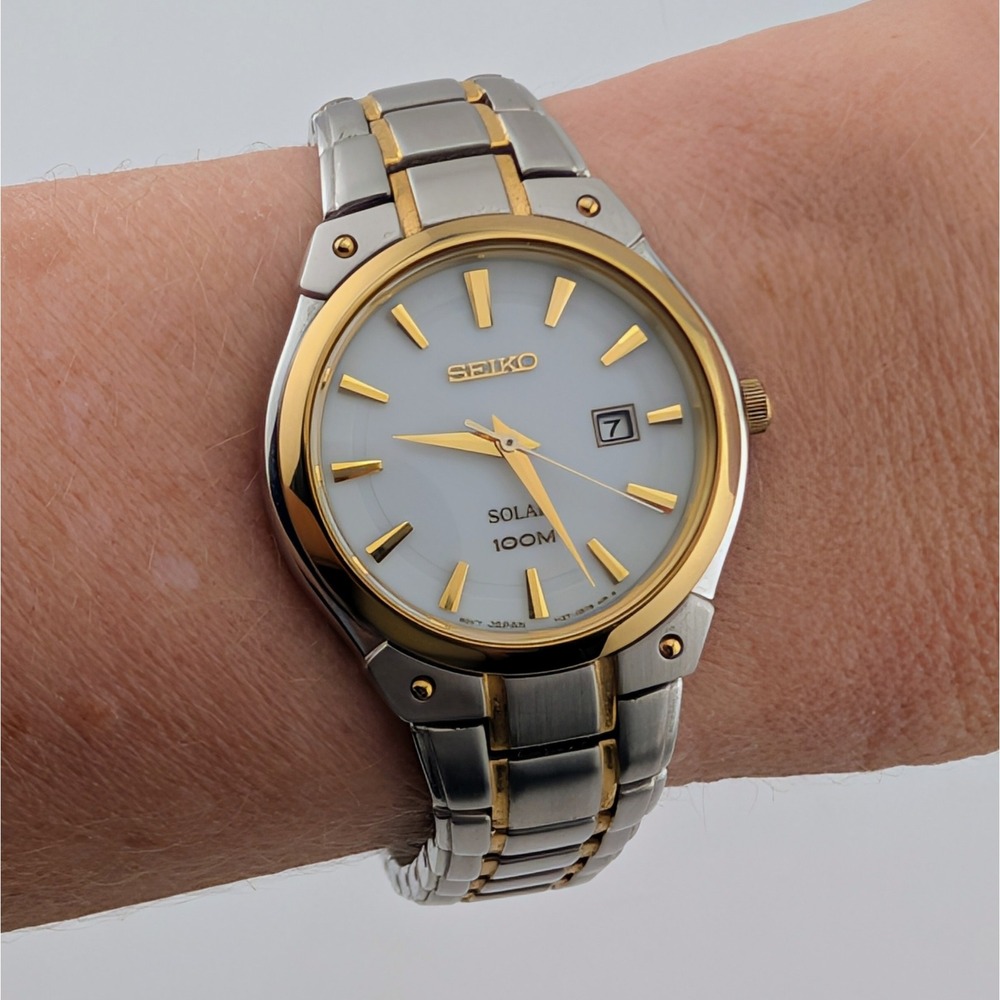 Seiko Solar V137-0AX0 Two Tone Women's Watch Date Hardlex Sunburst Dial 6.5" - Picture 3 of 9